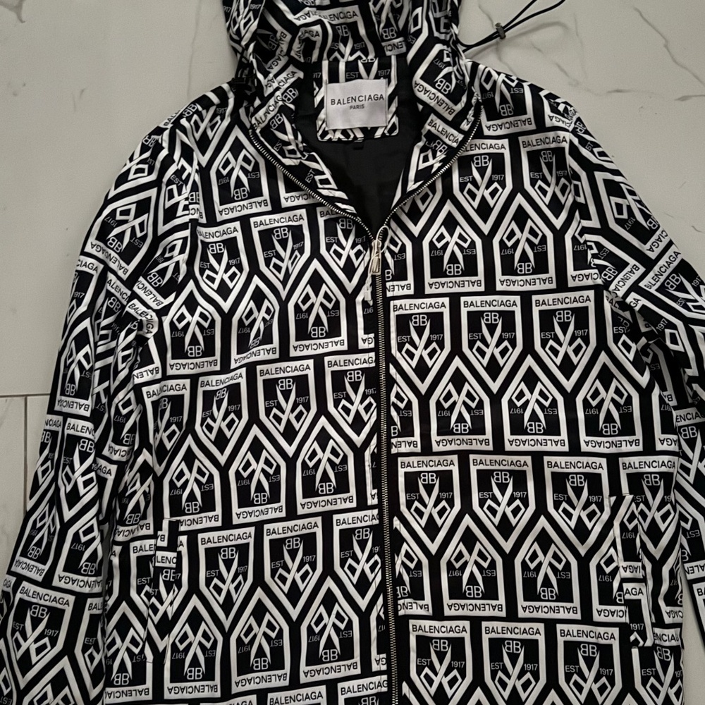 Balenciaga Paris brand new windbreaker size 3XL runs small like a size Large